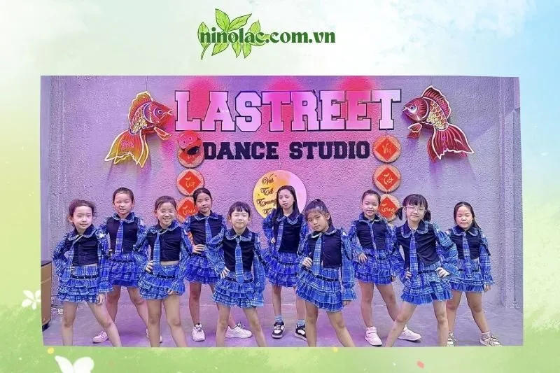 Trang phục biểu diễn Lastreet