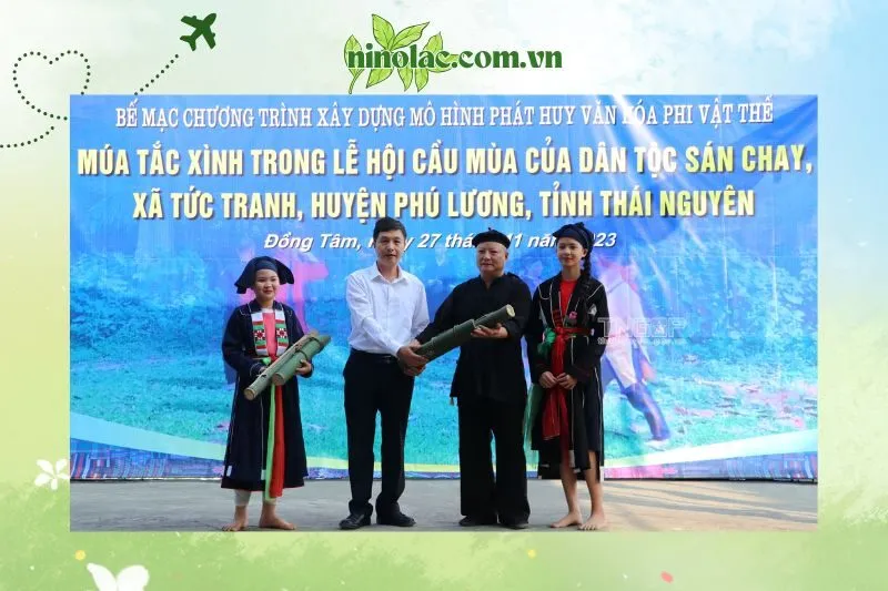 Tham gia lễ hội Cầu mùa và trải nghiệm Múa Tắc Xình